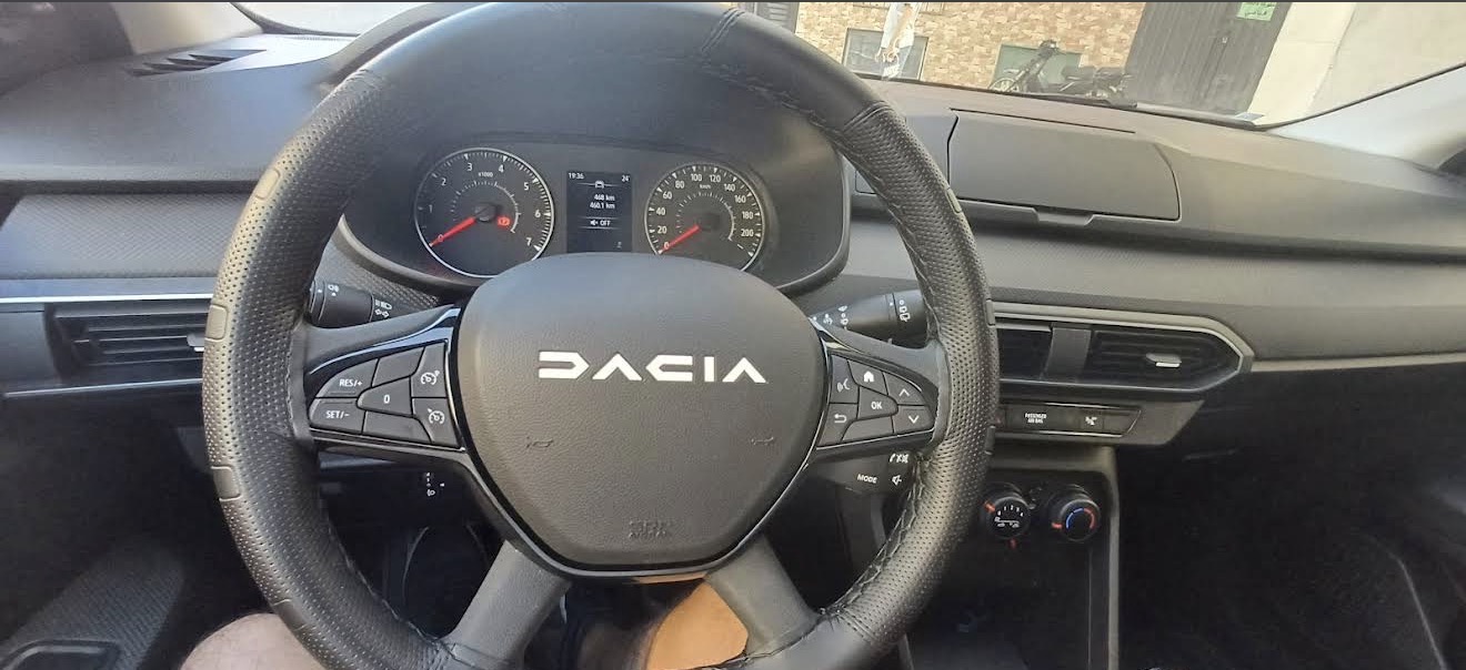 DACIA SANDERO GRIS NARDO  2024  - Vue 4 carrosserie et intérieur