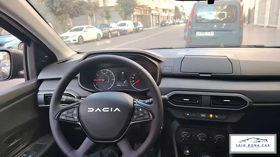 DACIA LOGAN GRIS NARDO 2026 - Vue 4 carrosserie et intérieur