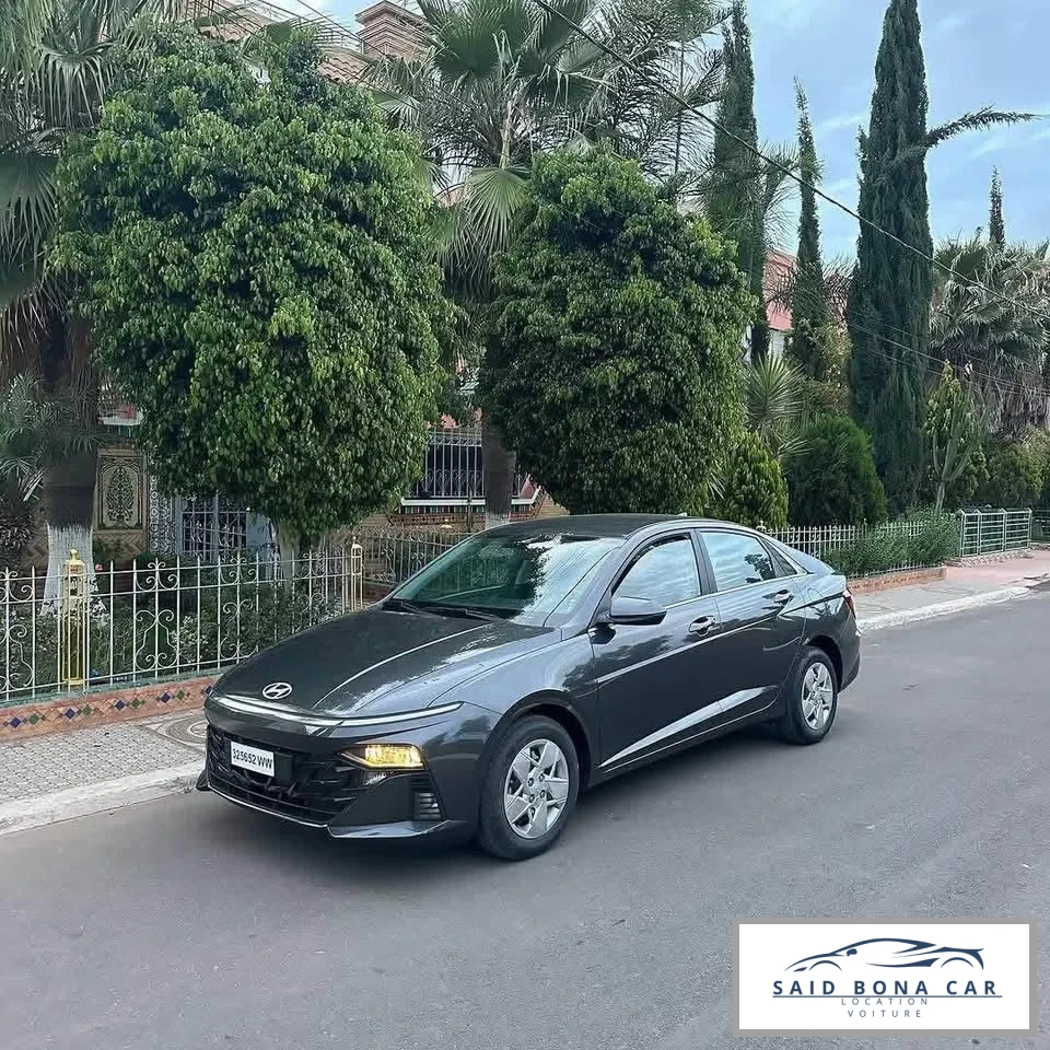 Hyundai Accent 2024 - Vue 2 carrosserie et intérieur