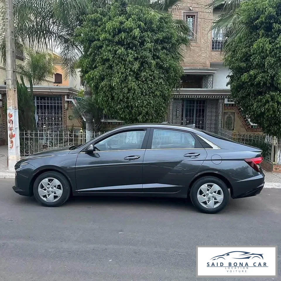 Hyundai Accent 2024 - Vue 3 carrosserie et intérieur