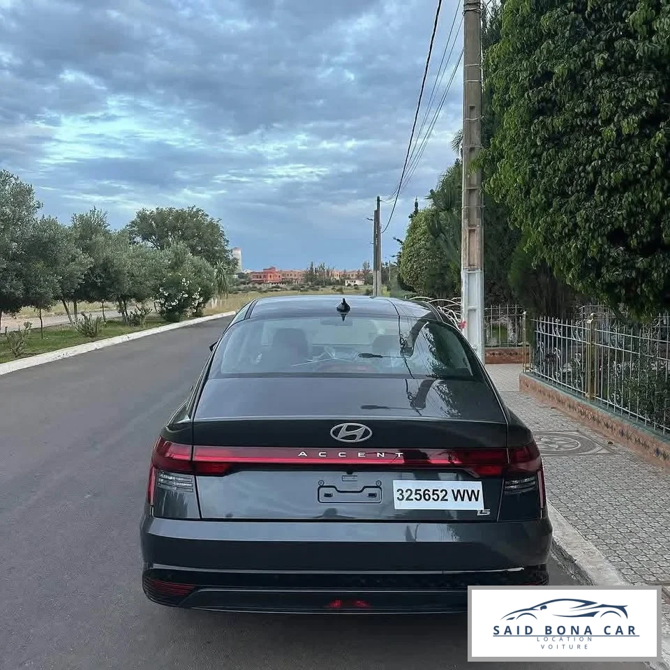 Hyundai Accent 2024 - Vue 4 carrosserie et intérieur