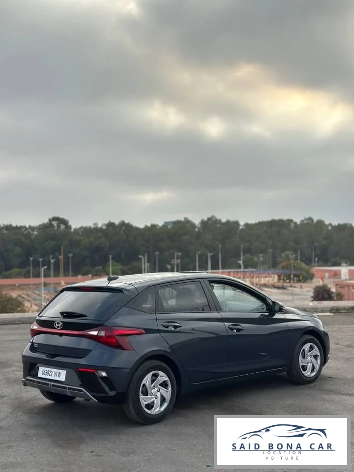 HYUNDAI I20 NOIR 2025 - Vue 2 carrosserie et intérieur